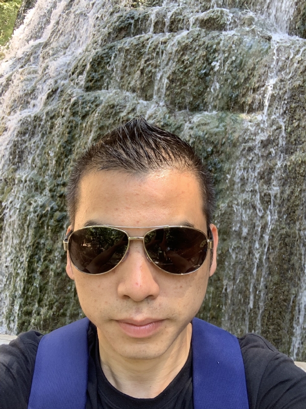 高兴的第二张照片--华安相亲网