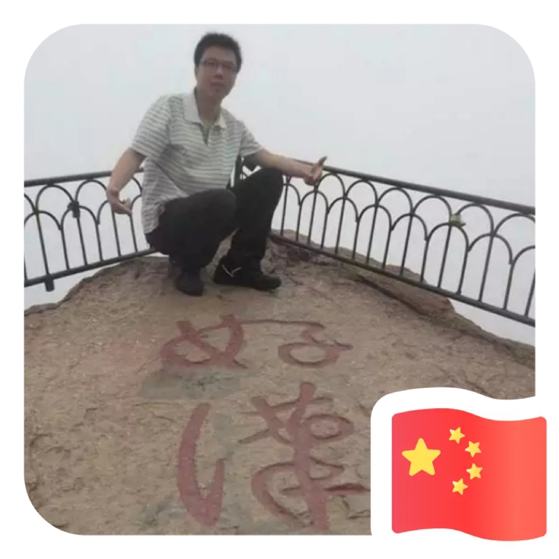 一只小虎牙的第一张照片--华安相亲网