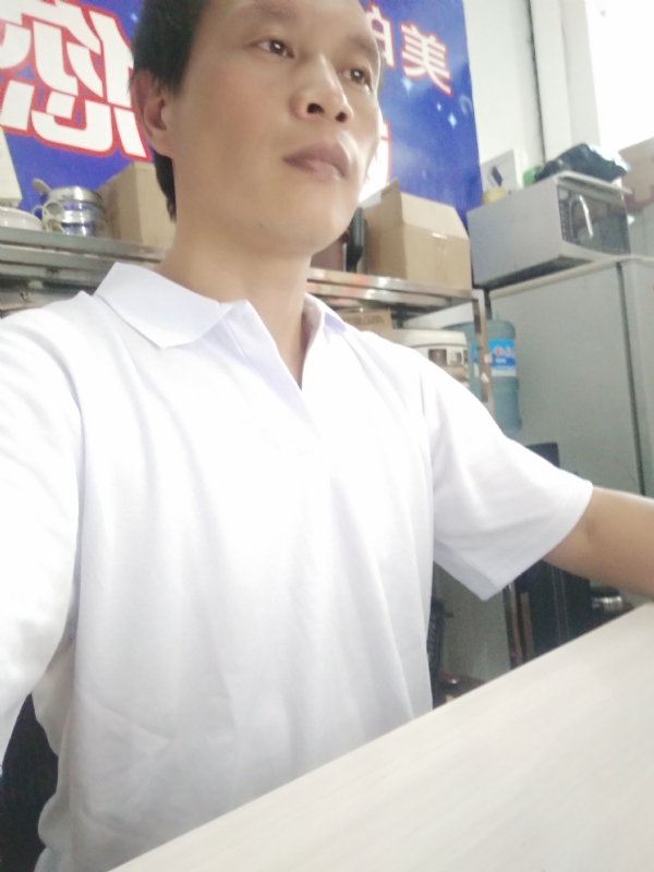 深蓝色的海的第一张照片--华安相亲网