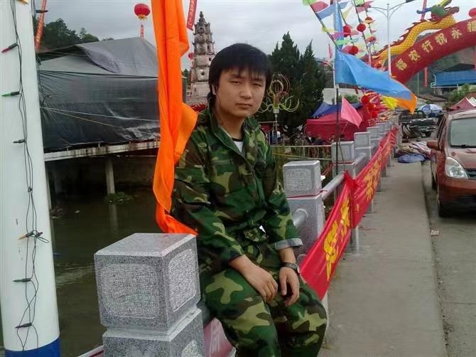 如影随形的第二张照片--华安相亲网